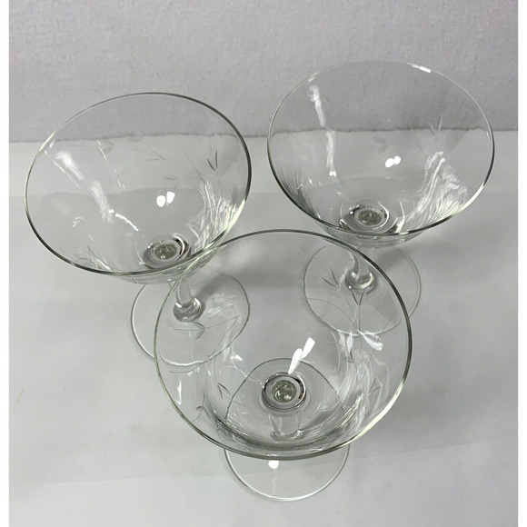 Vintage Glassware 3 Vine Leaf Design Champagne Pedestal Glasses Wedding Party - Picture 7 of 8
